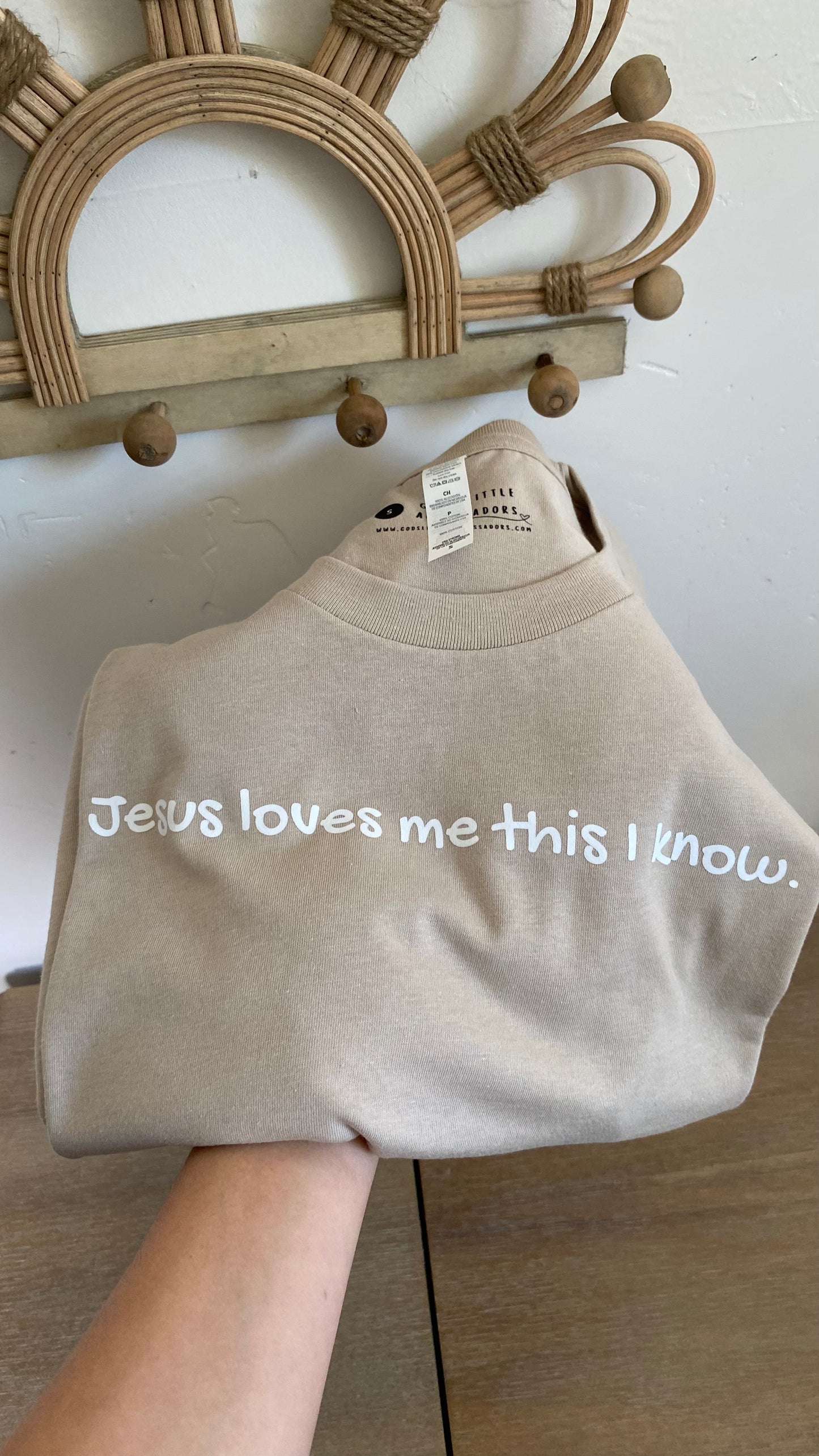 Jesus Loves Me - T-Shirt